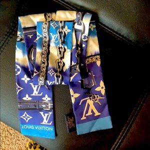 Luis vuitton blue bandeau